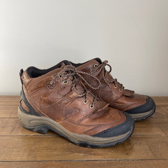 Ariat Shoes - Ariat Vista Ankle Boot Women's Barn Hiking boot Size 6B